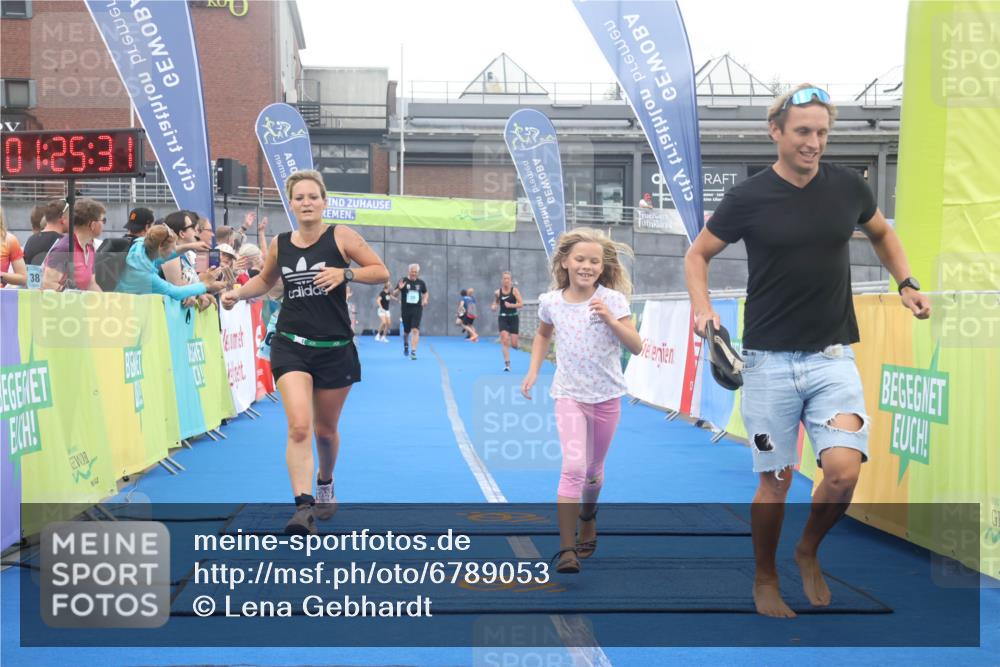 11.08.2024 - GEWOBA Citytriathlon Bremen Lena Gebhardt http://msf.ph/oto/6789053 11.08.2024 11:25:34 Ziel 36, 54, 70, 106 meine-sportfotos.de