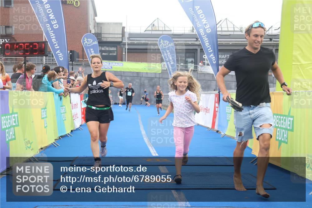 11.08.2024 - GEWOBA Citytriathlon Bremen Lena Gebhardt http://msf.ph/oto/6789055 11.08.2024 11:25:34 Ziel 36, 54, 70, 106 meine-sportfotos.de