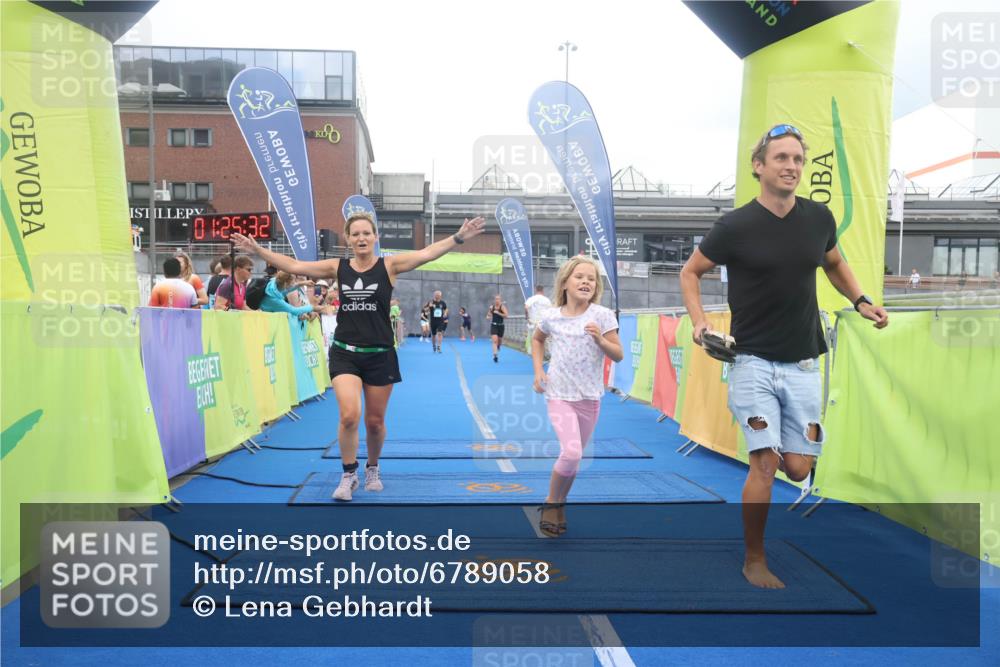 11.08.2024 - GEWOBA Citytriathlon Bremen Lena Gebhardt http://msf.ph/oto/6789058 11.08.2024 11:25:35 Ziel 36, 54, 70, 106 meine-sportfotos.de