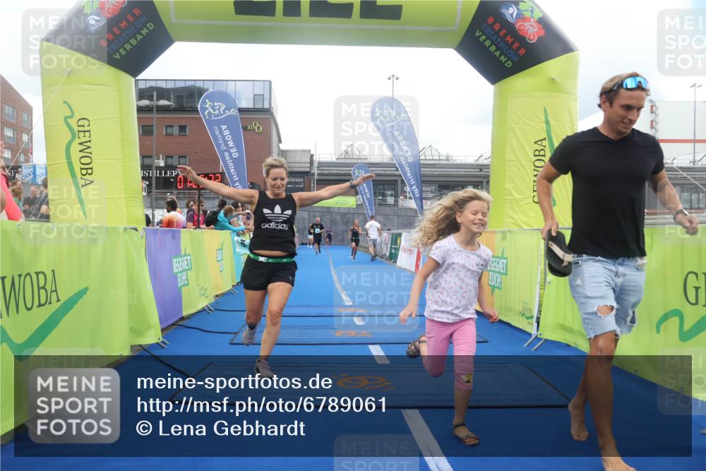 11.08.2024 - GEWOBA Citytriathlon Bremen Lena Gebhardt http://msf.ph/oto/6789061 11.08.2024 11:25:35 Ziel 36, 54, 70, 106 meine-sportfotos.de