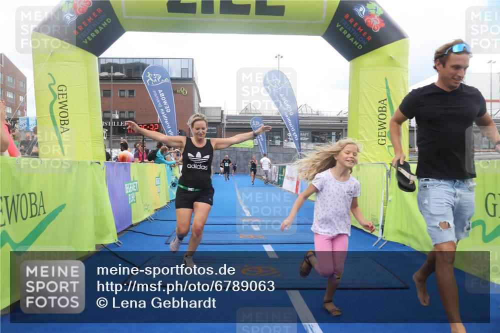 11.08.2024 - GEWOBA Citytriathlon Bremen Lena Gebhardt http://msf.ph/oto/6789063 11.08.2024 11:25:35 Ziel 36, 54, 70, 106 meine-sportfotos.de