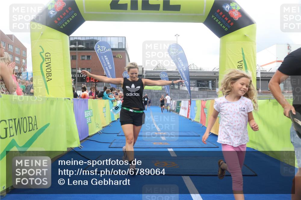 11.08.2024 - GEWOBA Citytriathlon Bremen Lena Gebhardt http://msf.ph/oto/6789064 11.08.2024 11:25:35 Ziel 36, 54, 70, 106 meine-sportfotos.de