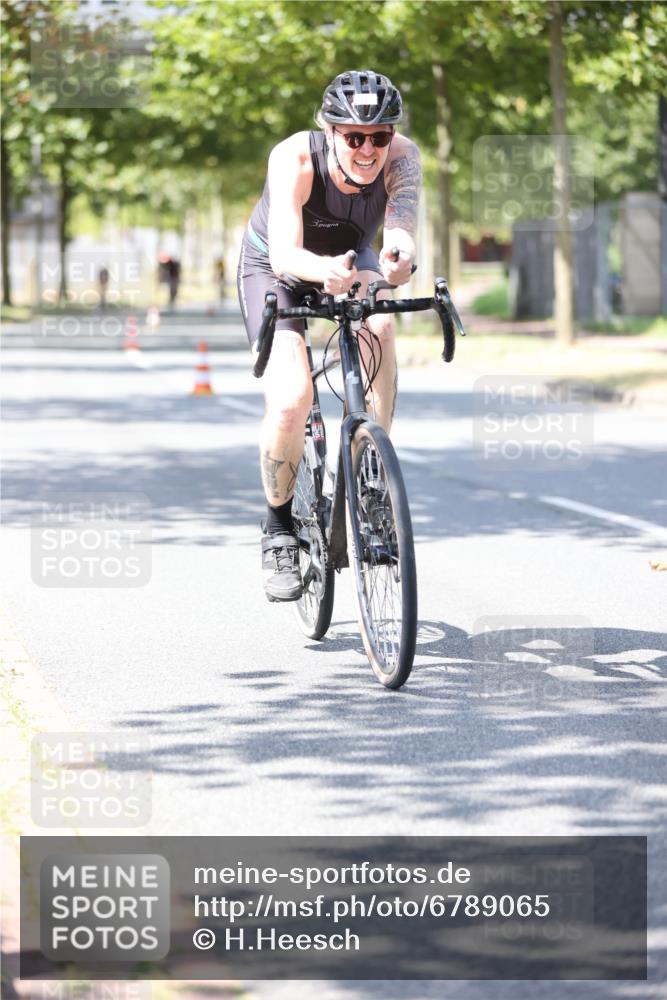 11.08.2024 - GEWOBA Citytriathlon Bremen H.Heesch http://msf.ph/oto/6789065 11.08.2024 13:15:33 Radfahren 358, 359, 384, 433, 445, 473, 485, 498, 512, 558, xxx, 636, 665 meine-sportfotos.de