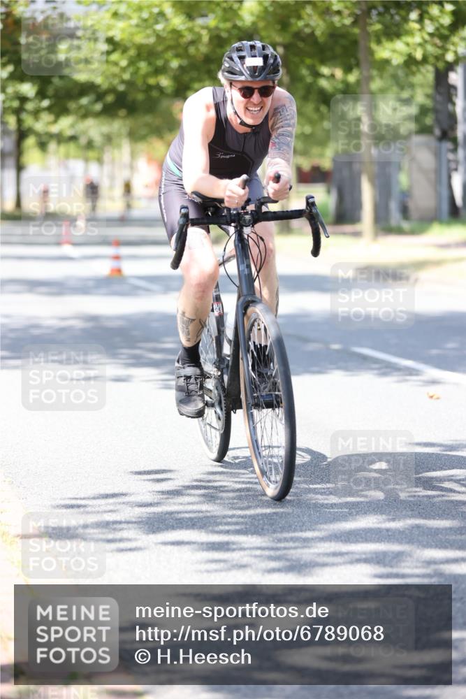 11.08.2024 - GEWOBA Citytriathlon Bremen H.Heesch http://msf.ph/oto/6789068 11.08.2024 13:15:34 Radfahren 358, 361, 384, 433, 445, 473, 485, 498, 512, 558, xxx, 636, 665 meine-sportfotos.de