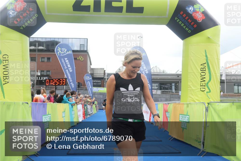 11.08.2024 - GEWOBA Citytriathlon Bremen Lena Gebhardt http://msf.ph/oto/6789070 11.08.2024 11:25:36 Ziel 36, 54, 70, 106 meine-sportfotos.de