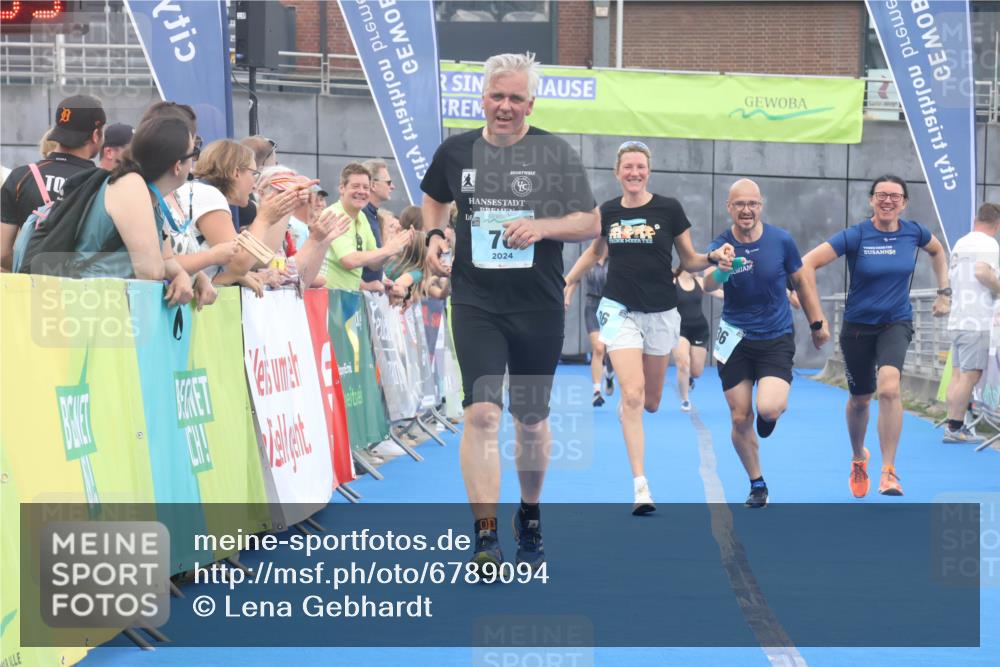 11.08.2024 - GEWOBA Citytriathlon Bremen Lena Gebhardt http://msf.ph/oto/6789094 11.08.2024 11:25:42 Ziel 36, 43, 54, 70, 106 meine-sportfotos.de