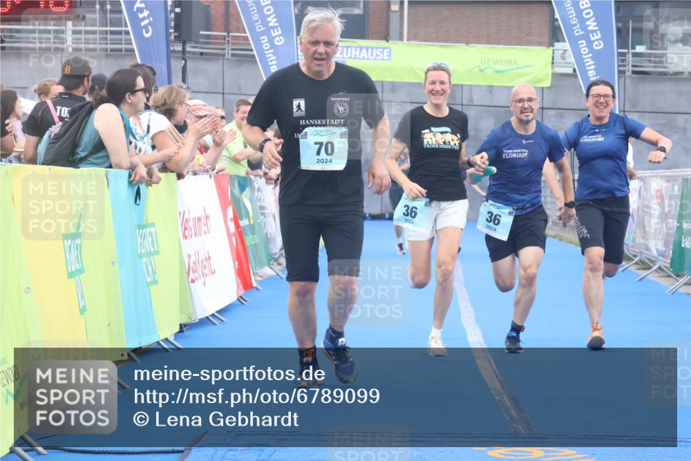 11.08.2024 - GEWOBA Citytriathlon Bremen Lena Gebhardt http://msf.ph/oto/6789099 11.08.2024 11:25:43 Ziel 36, 43, 54, 70 meine-sportfotos.de