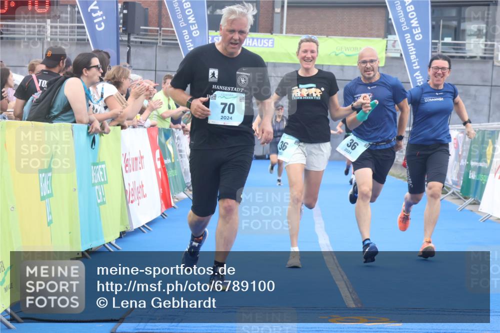 11.08.2024 - GEWOBA Citytriathlon Bremen Lena Gebhardt http://msf.ph/oto/6789100 11.08.2024 11:25:43 Ziel 36, 43, 54, 70 meine-sportfotos.de