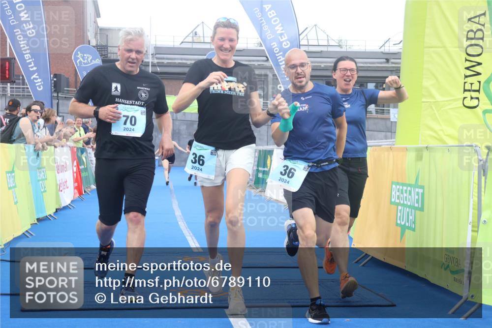 11.08.2024 - GEWOBA Citytriathlon Bremen Lena Gebhardt http://msf.ph/oto/6789110 11.08.2024 11:25:44 Ziel 36, 43, 54, 70 meine-sportfotos.de