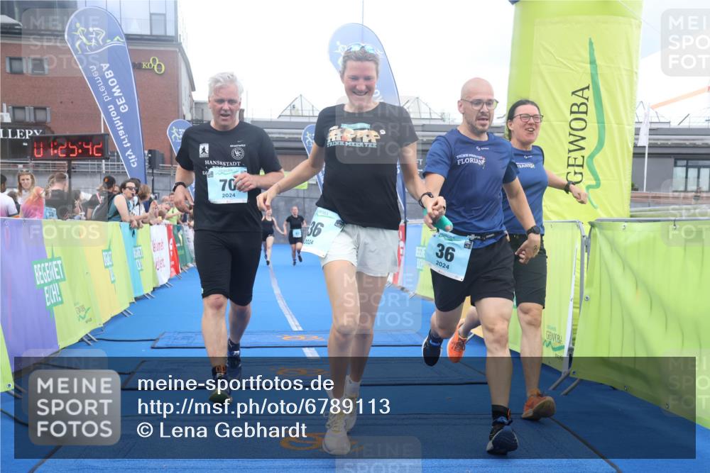 11.08.2024 - GEWOBA Citytriathlon Bremen Lena Gebhardt http://msf.ph/oto/6789113 11.08.2024 11:25:45 Ziel 36, 43, 54, 70 meine-sportfotos.de
