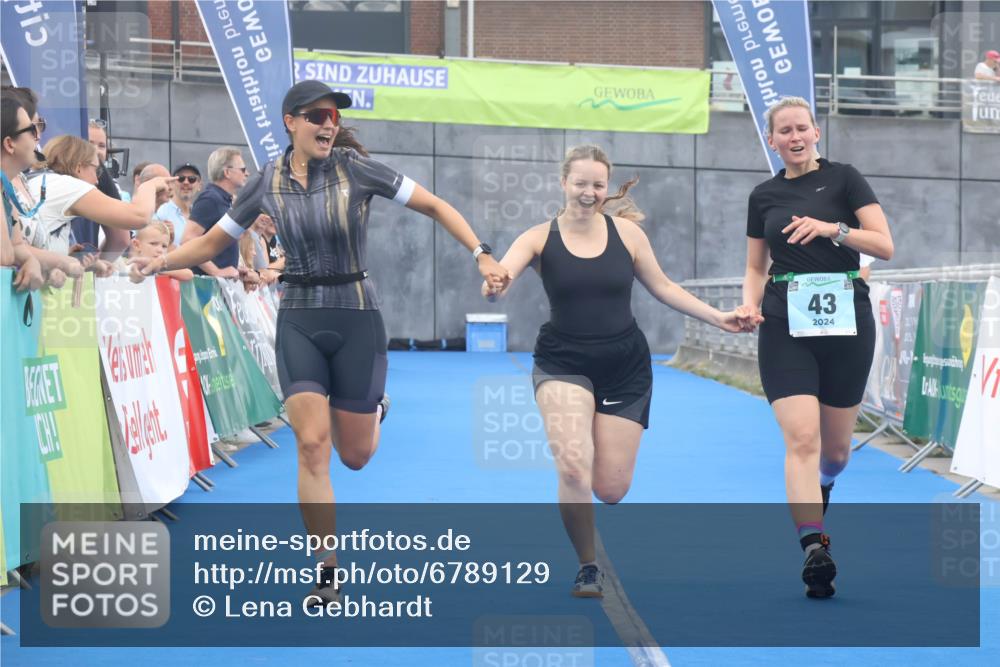 11.08.2024 - GEWOBA Citytriathlon Bremen Lena Gebhardt http://msf.ph/oto/6789129 11.08.2024 11:25:48 Ziel 36, 43, 70 meine-sportfotos.de