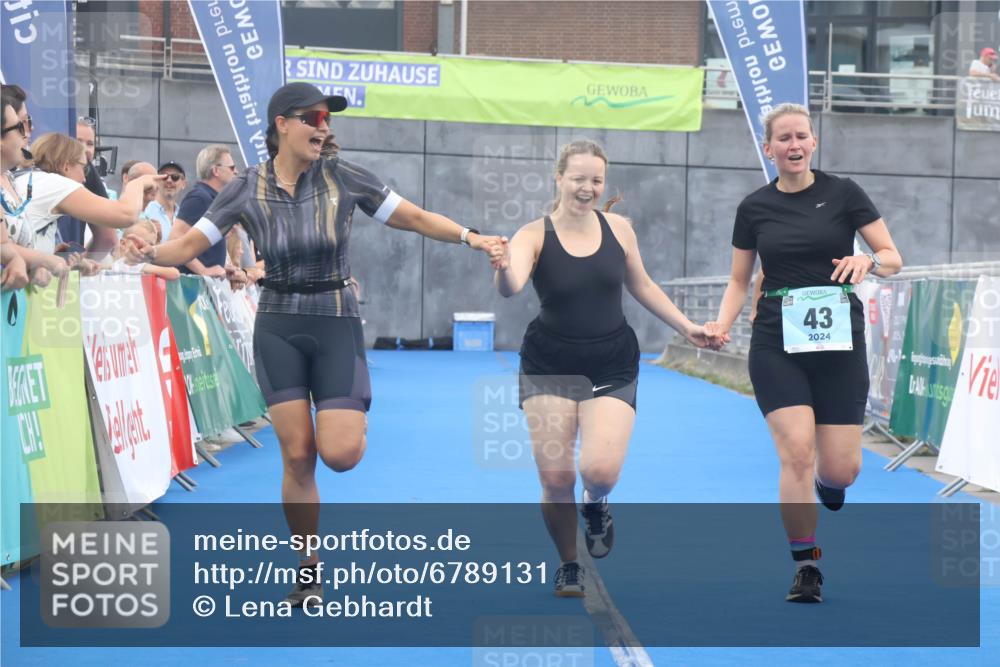 11.08.2024 - GEWOBA Citytriathlon Bremen Lena Gebhardt http://msf.ph/oto/6789131 11.08.2024 11:25:48 Ziel 36, 43, 70 meine-sportfotos.de