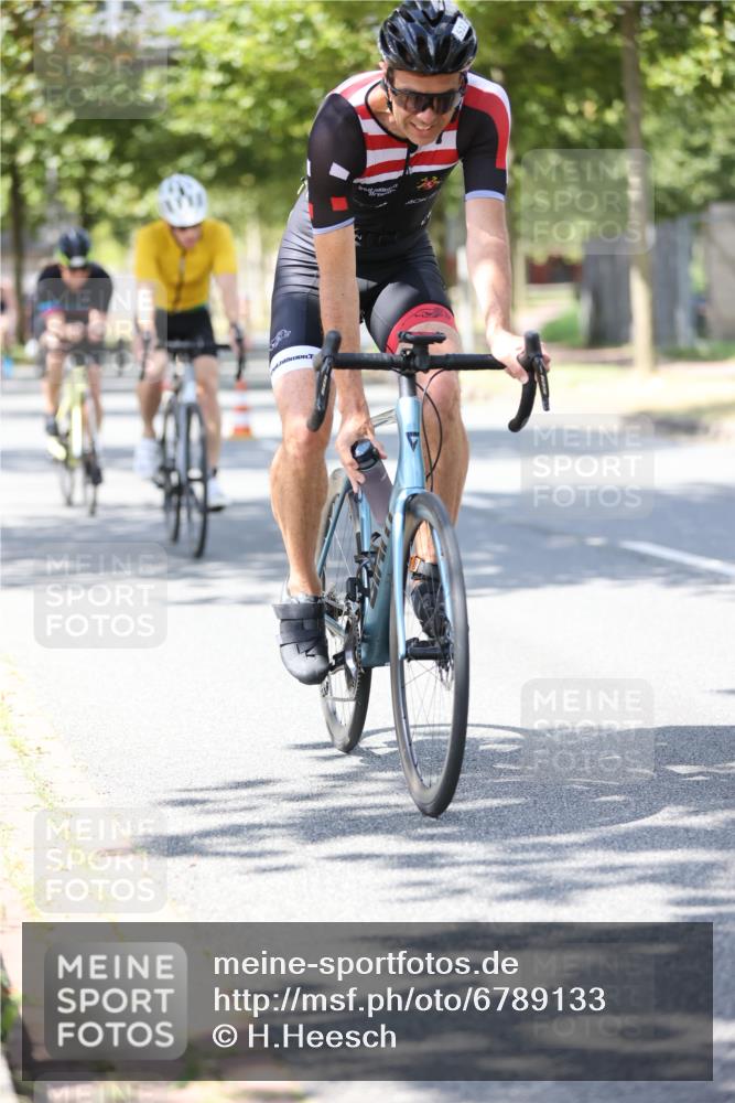 11.08.2024 - GEWOBA Citytriathlon Bremen H.Heesch http://msf.ph/oto/6789133 11.08.2024 13:15:41 Radfahren 358, 361, 433, 445, 473, 485, 503, 512, 524, 558, xxx, 636, 665 meine-sportfotos.de