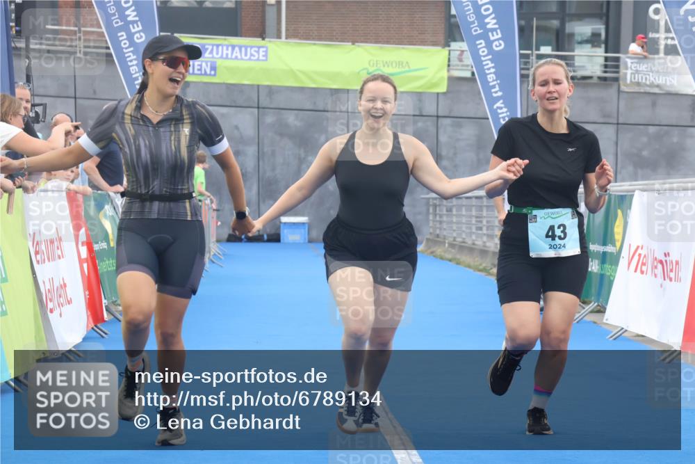 11.08.2024 - GEWOBA Citytriathlon Bremen Lena Gebhardt http://msf.ph/oto/6789134 11.08.2024 11:25:49 Ziel 36, 43, 70 meine-sportfotos.de