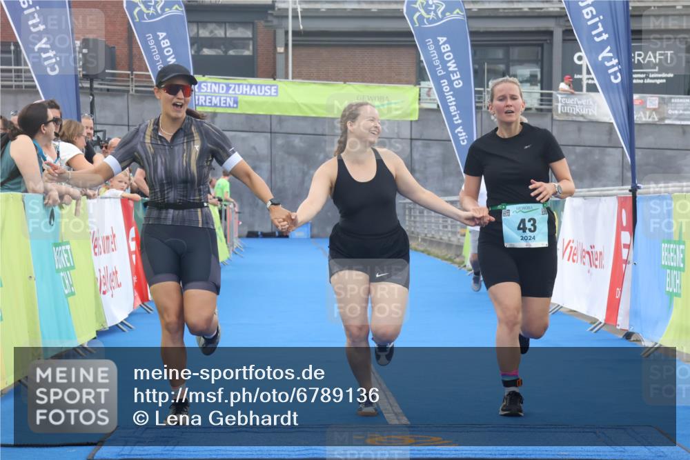 11.08.2024 - GEWOBA Citytriathlon Bremen Lena Gebhardt http://msf.ph/oto/6789136 11.08.2024 11:25:49 Ziel 36, 43, 70 meine-sportfotos.de