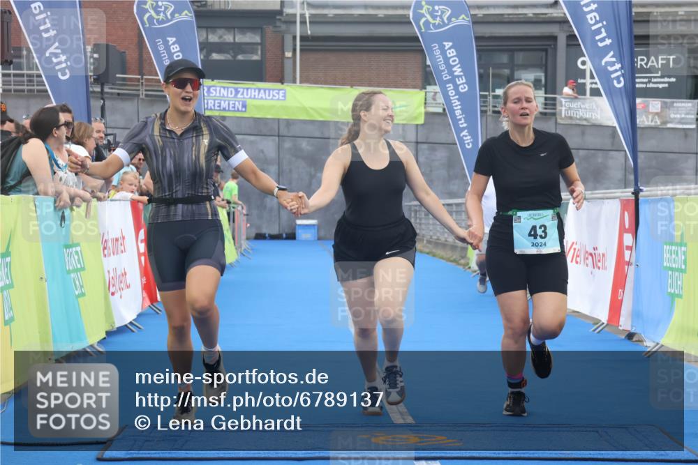 11.08.2024 - GEWOBA Citytriathlon Bremen Lena Gebhardt http://msf.ph/oto/6789137 11.08.2024 11:25:49 Ziel 36, 43, 70 meine-sportfotos.de