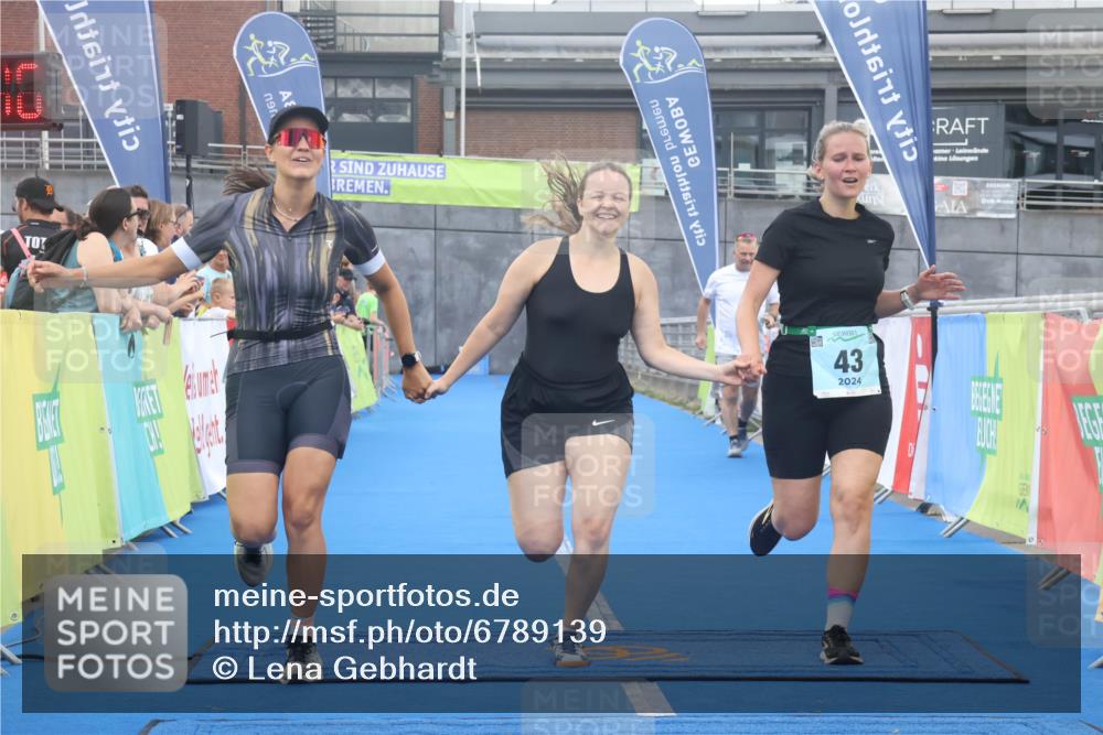 11.08.2024 - GEWOBA Citytriathlon Bremen Lena Gebhardt http://msf.ph/oto/6789139 11.08.2024 11:25:49 Ziel 36, 43, 70 meine-sportfotos.de