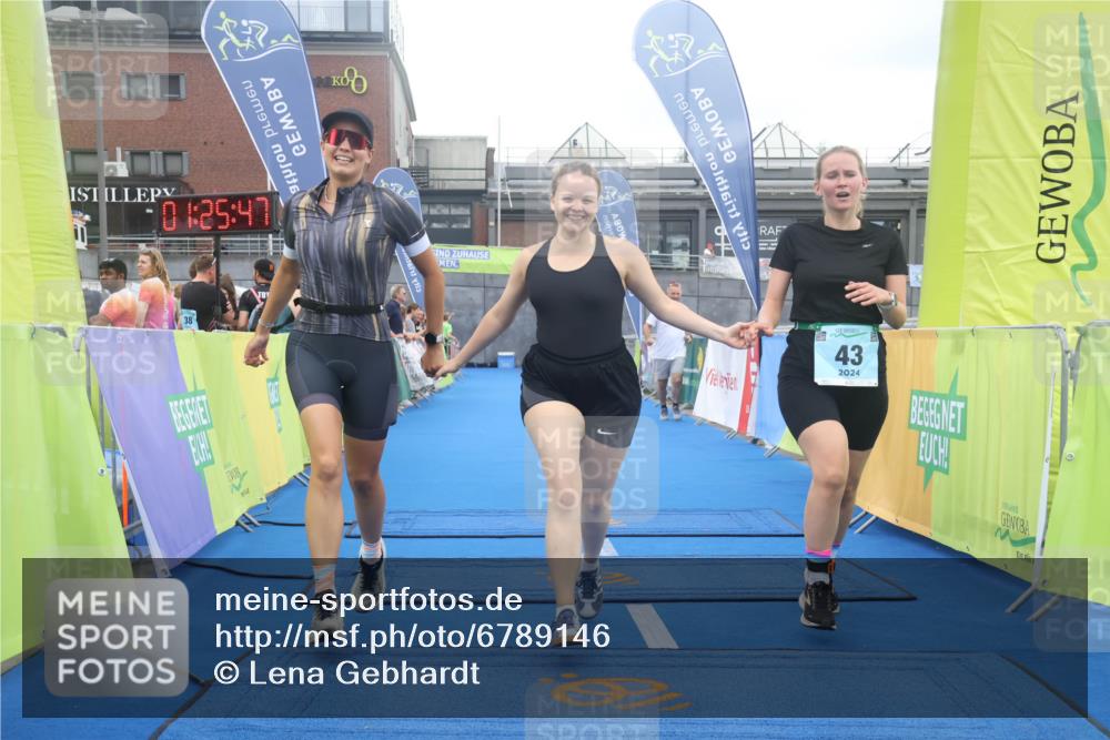 11.08.2024 - GEWOBA Citytriathlon Bremen Lena Gebhardt http://msf.ph/oto/6789146 11.08.2024 11:25:50 Ziel 36, 43, 70 meine-sportfotos.de
