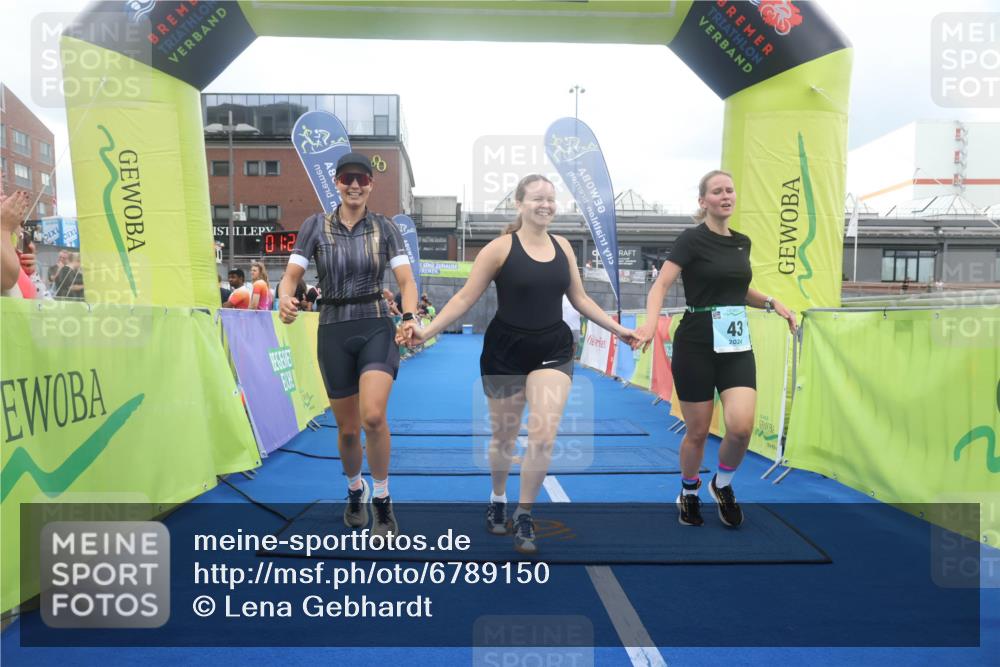 11.08.2024 - GEWOBA Citytriathlon Bremen Lena Gebhardt http://msf.ph/oto/6789150 11.08.2024 11:25:50 Ziel 36, 43, 70 meine-sportfotos.de