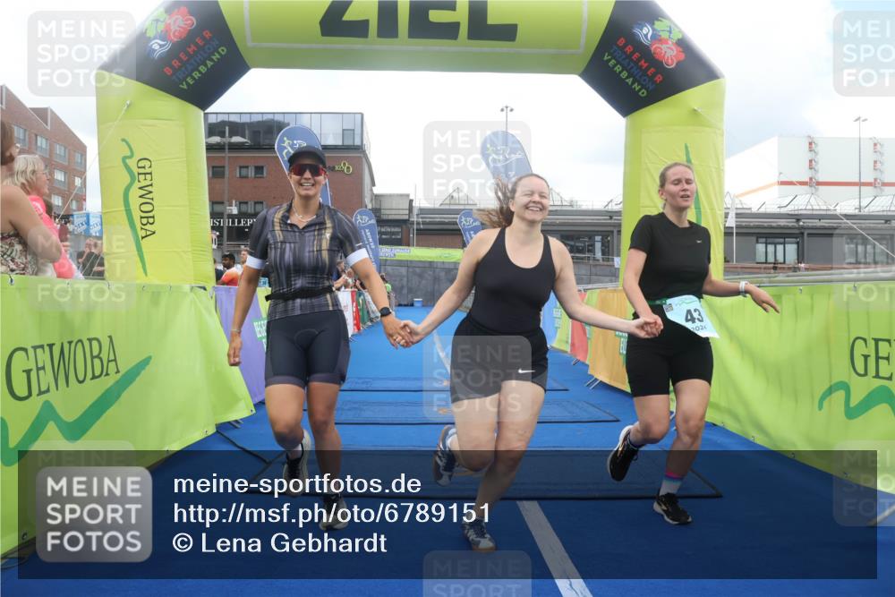 11.08.2024 - GEWOBA Citytriathlon Bremen Lena Gebhardt http://msf.ph/oto/6789151 11.08.2024 11:25:51 Ziel 36, 43, 70 meine-sportfotos.de