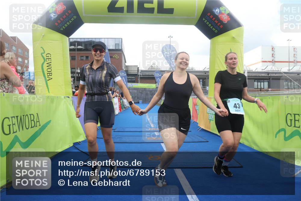 11.08.2024 - GEWOBA Citytriathlon Bremen Lena Gebhardt http://msf.ph/oto/6789153 11.08.2024 11:25:51 Ziel 36, 43, 70 meine-sportfotos.de