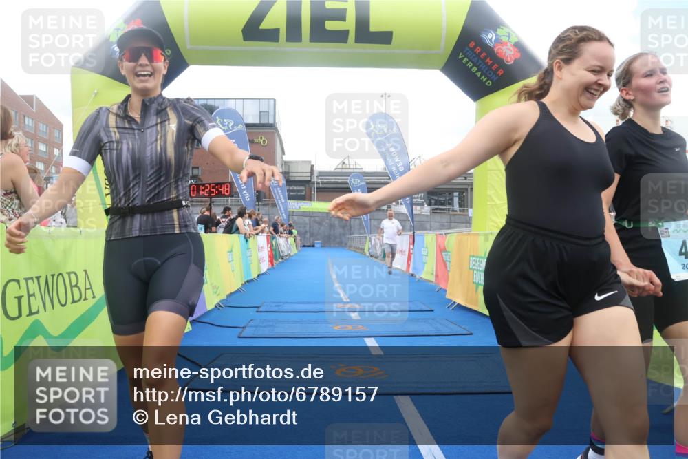 11.08.2024 - GEWOBA Citytriathlon Bremen Lena Gebhardt http://msf.ph/oto/6789157 11.08.2024 11:25:51 Ziel 36, 43, 70 meine-sportfotos.de