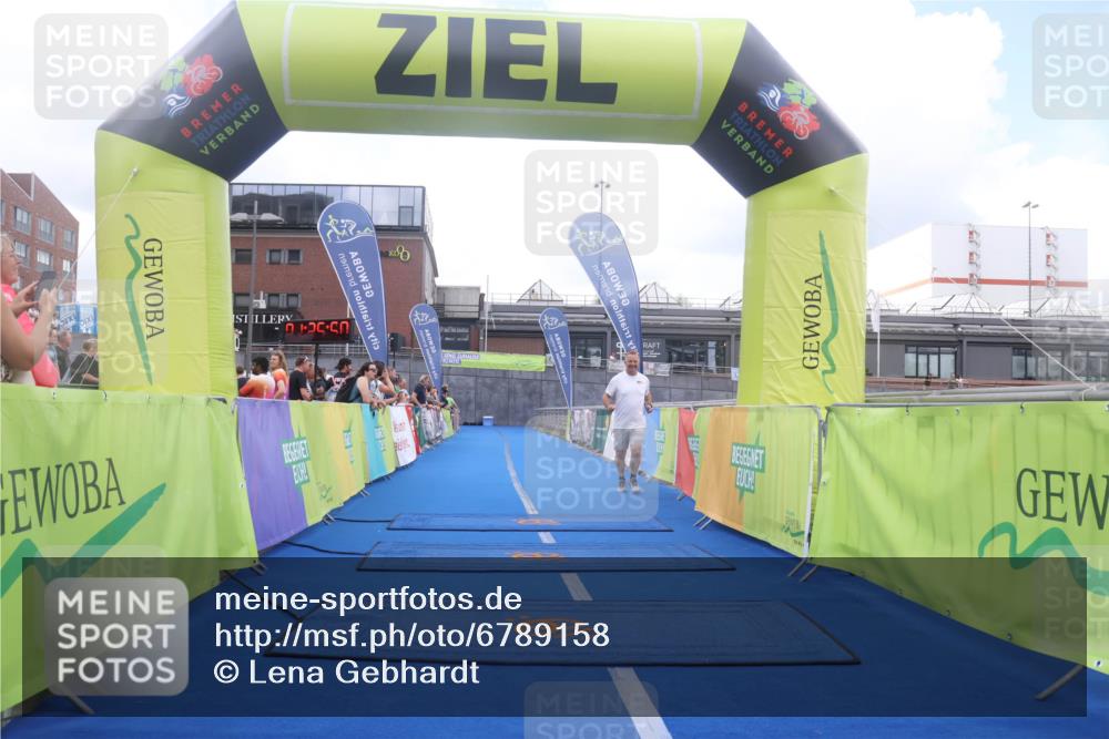 11.08.2024 - GEWOBA Citytriathlon Bremen Lena Gebhardt http://msf.ph/oto/6789158 11.08.2024 11:25:53 Ziel 43 meine-sportfotos.de