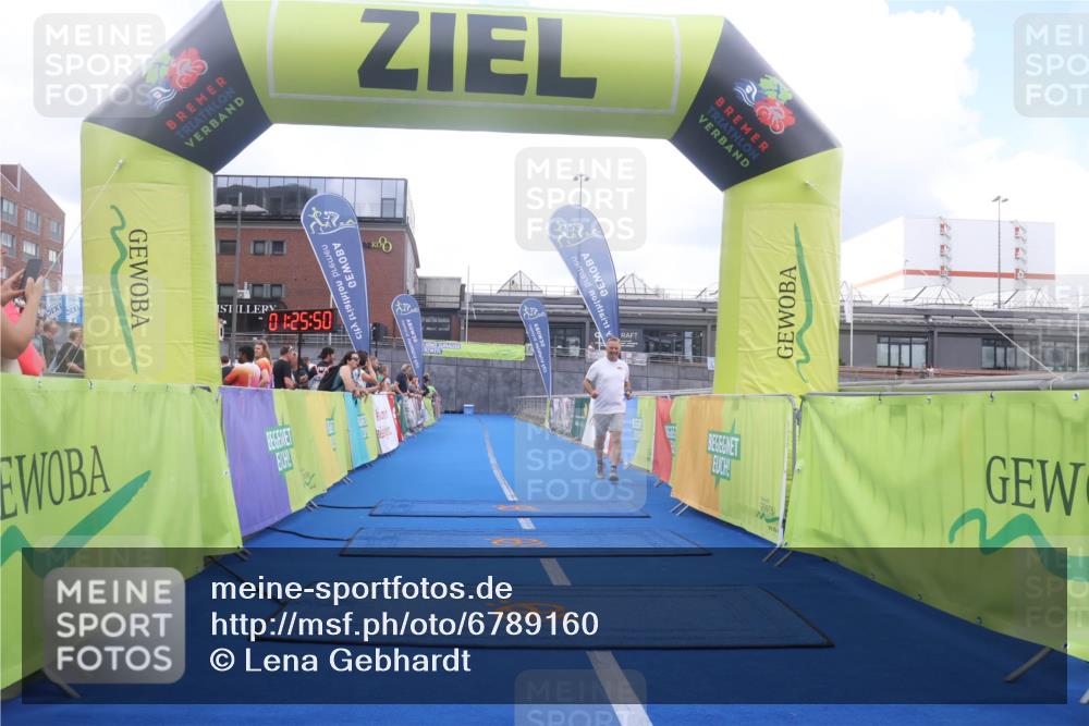 11.08.2024 - GEWOBA Citytriathlon Bremen Lena Gebhardt http://msf.ph/oto/6789160 11.08.2024 11:25:53 Ziel 43 meine-sportfotos.de
