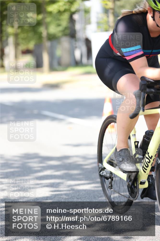 11.08.2024 - GEWOBA Citytriathlon Bremen H.Heesch http://msf.ph/oto/6789166 11.08.2024 13:15:43 Radfahren 358, 361, 421, 433, 445, 473, 485, 503, 512, 524, xxx, 636, 665 meine-sportfotos.de