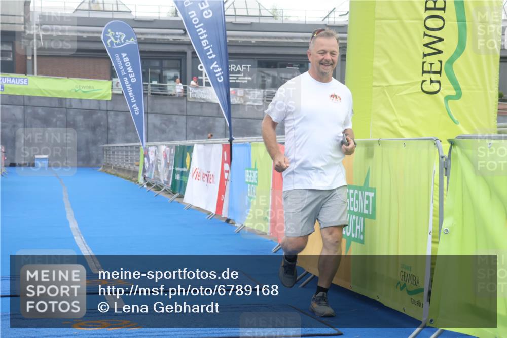 11.08.2024 - GEWOBA Citytriathlon Bremen Lena Gebhardt http://msf.ph/oto/6789168 11.08.2024 11:25:54 Ziel 43 meine-sportfotos.de