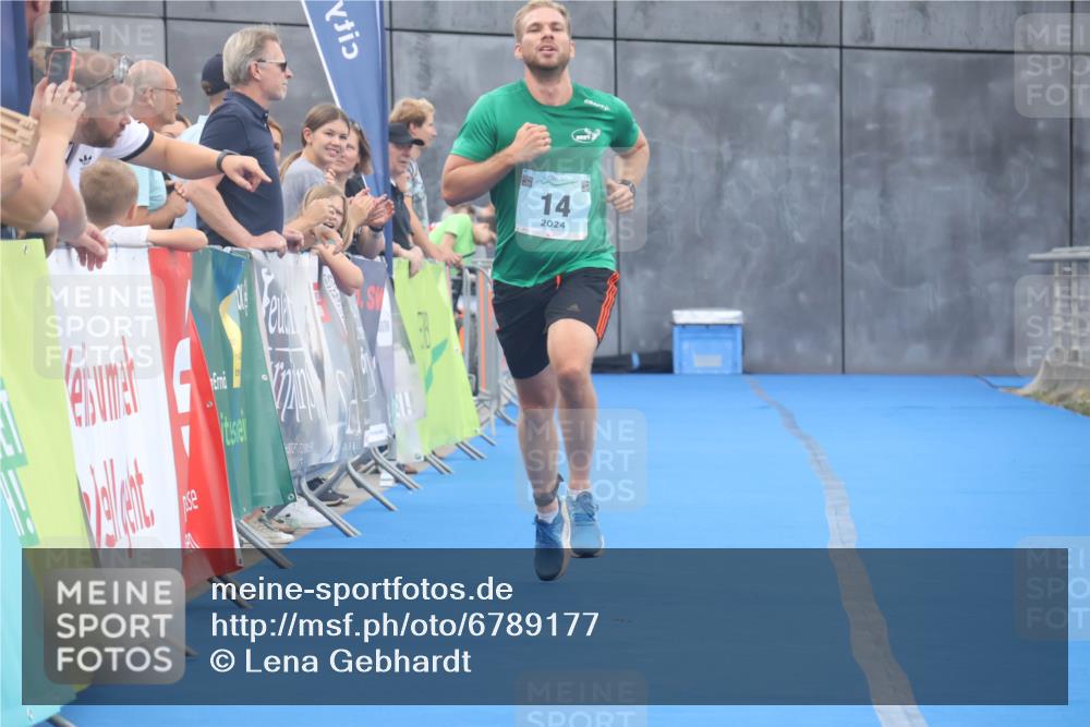 11.08.2024 - GEWOBA Citytriathlon Bremen Lena Gebhardt http://msf.ph/oto/6789177 11.08.2024 11:26:02 Ziel 14 meine-sportfotos.de