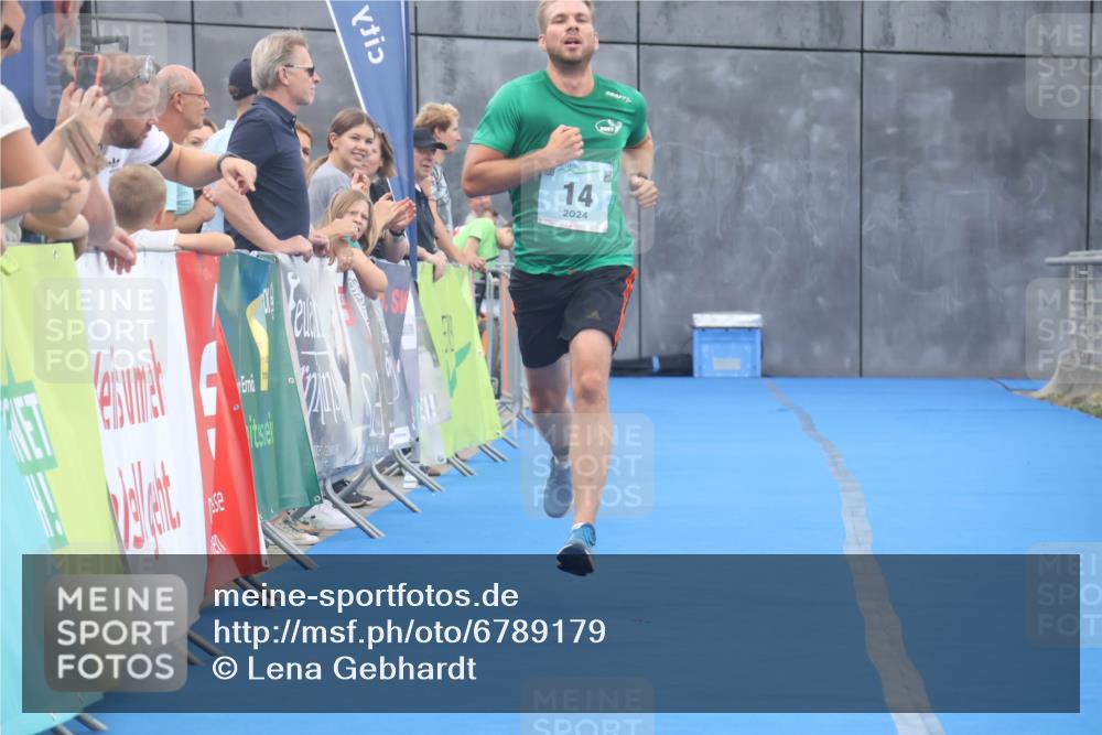 11.08.2024 - GEWOBA Citytriathlon Bremen Lena Gebhardt http://msf.ph/oto/6789179 11.08.2024 11:26:03 Ziel 14 meine-sportfotos.de