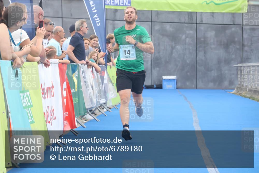 11.08.2024 - GEWOBA Citytriathlon Bremen Lena Gebhardt http://msf.ph/oto/6789180 11.08.2024 11:26:03 Ziel 14 meine-sportfotos.de