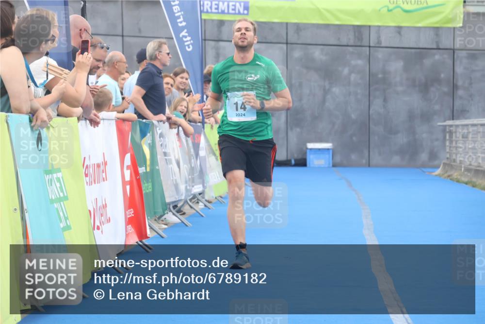 11.08.2024 - GEWOBA Citytriathlon Bremen Lena Gebhardt http://msf.ph/oto/6789182 11.08.2024 11:26:03 Ziel 14 meine-sportfotos.de