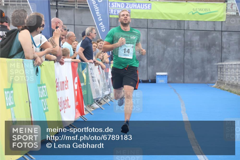 11.08.2024 - GEWOBA Citytriathlon Bremen Lena Gebhardt http://msf.ph/oto/6789183 11.08.2024 11:26:03 Ziel 14 meine-sportfotos.de