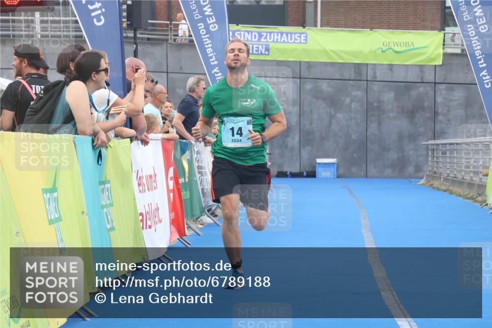 11.08.2024 - GEWOBA Citytriathlon Bremen Lena Gebhardt http://msf.ph/oto/6789188 11.08.2024 11:26:04 Ziel 14 meine-sportfotos.de