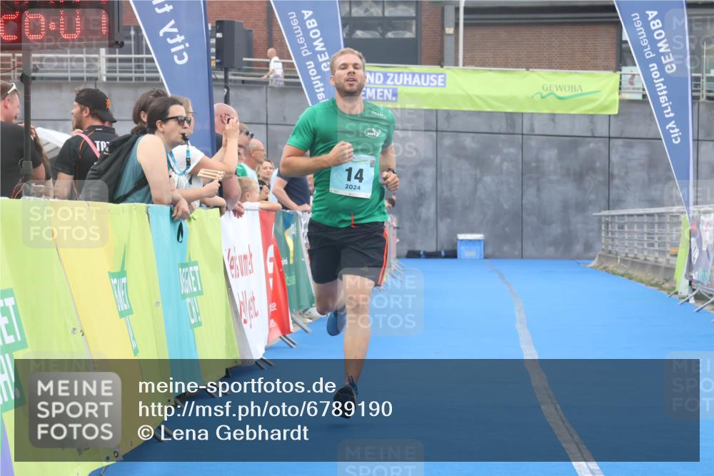 11.08.2024 - GEWOBA Citytriathlon Bremen Lena Gebhardt http://msf.ph/oto/6789190 11.08.2024 11:26:04 Ziel 14 meine-sportfotos.de