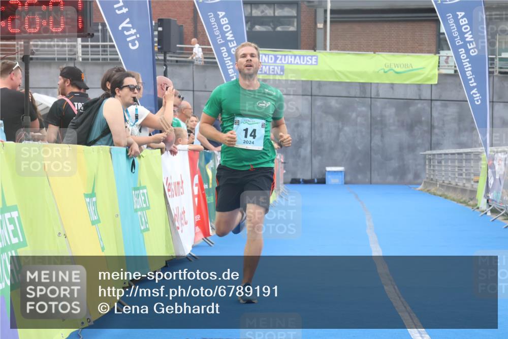 11.08.2024 - GEWOBA Citytriathlon Bremen Lena Gebhardt http://msf.ph/oto/6789191 11.08.2024 11:26:04 Ziel 14 meine-sportfotos.de