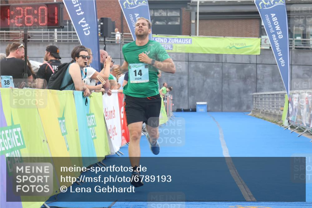11.08.2024 - GEWOBA Citytriathlon Bremen Lena Gebhardt http://msf.ph/oto/6789193 11.08.2024 11:26:04 Ziel 14 meine-sportfotos.de
