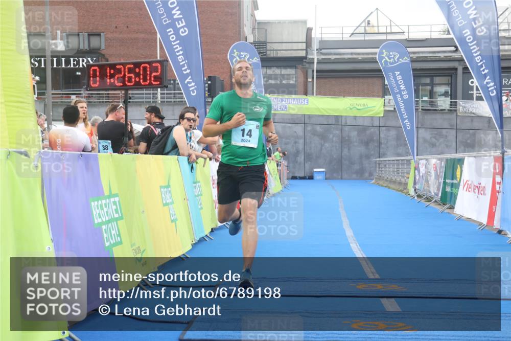 11.08.2024 - GEWOBA Citytriathlon Bremen Lena Gebhardt http://msf.ph/oto/6789198 11.08.2024 11:26:05 Ziel 14 meine-sportfotos.de