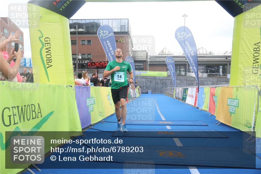 11.08.2024 - GEWOBA Citytriathlon Bremen Lena Gebhardt http://msf.ph/oto/6789203 11.08.2024 11:26:05 Ziel 14 meine-sportfotos.de