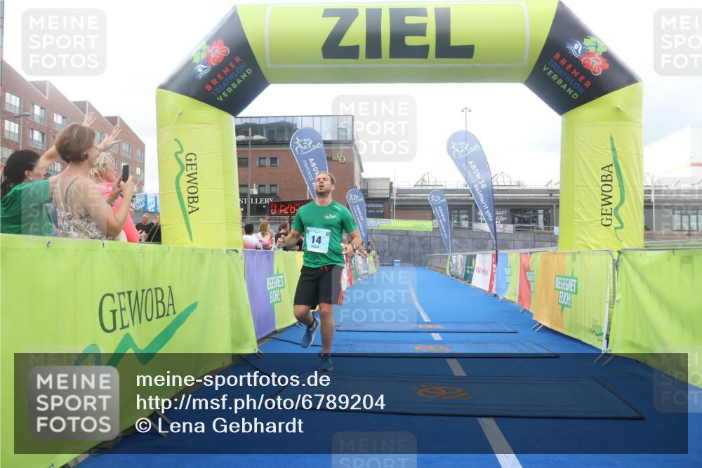 11.08.2024 - GEWOBA Citytriathlon Bremen Lena Gebhardt http://msf.ph/oto/6789204 11.08.2024 11:26:06 Ziel 14 meine-sportfotos.de