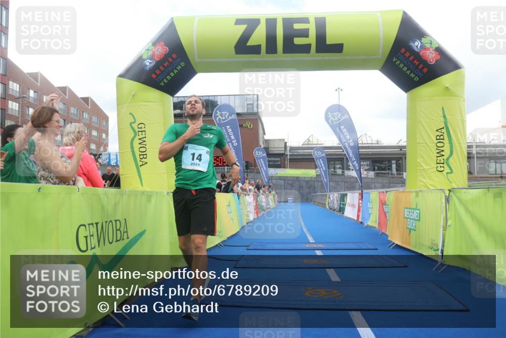 11.08.2024 - GEWOBA Citytriathlon Bremen Lena Gebhardt http://msf.ph/oto/6789209 11.08.2024 11:26:06 Ziel 14 meine-sportfotos.de