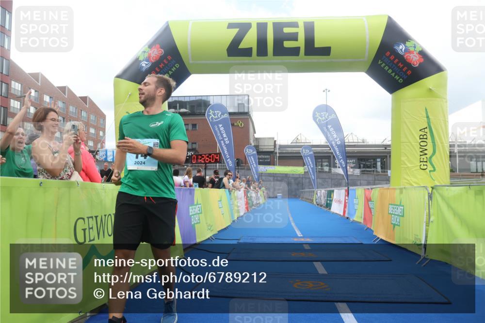 11.08.2024 - GEWOBA Citytriathlon Bremen Lena Gebhardt http://msf.ph/oto/6789212 11.08.2024 11:26:07 Ziel 14 meine-sportfotos.de