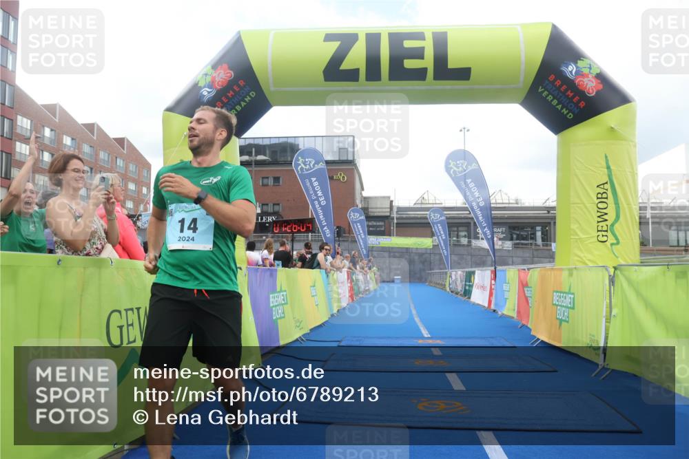 11.08.2024 - GEWOBA Citytriathlon Bremen Lena Gebhardt http://msf.ph/oto/6789213 11.08.2024 11:26:07 Ziel 14 meine-sportfotos.de