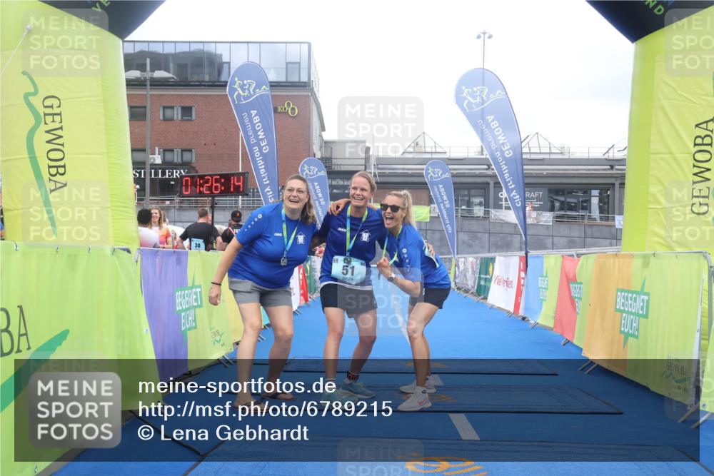 11.08.2024 - GEWOBA Citytriathlon Bremen Lena Gebhardt http://msf.ph/oto/6789215 11.08.2024 11:26:18 Ziel  meine-sportfotos.de