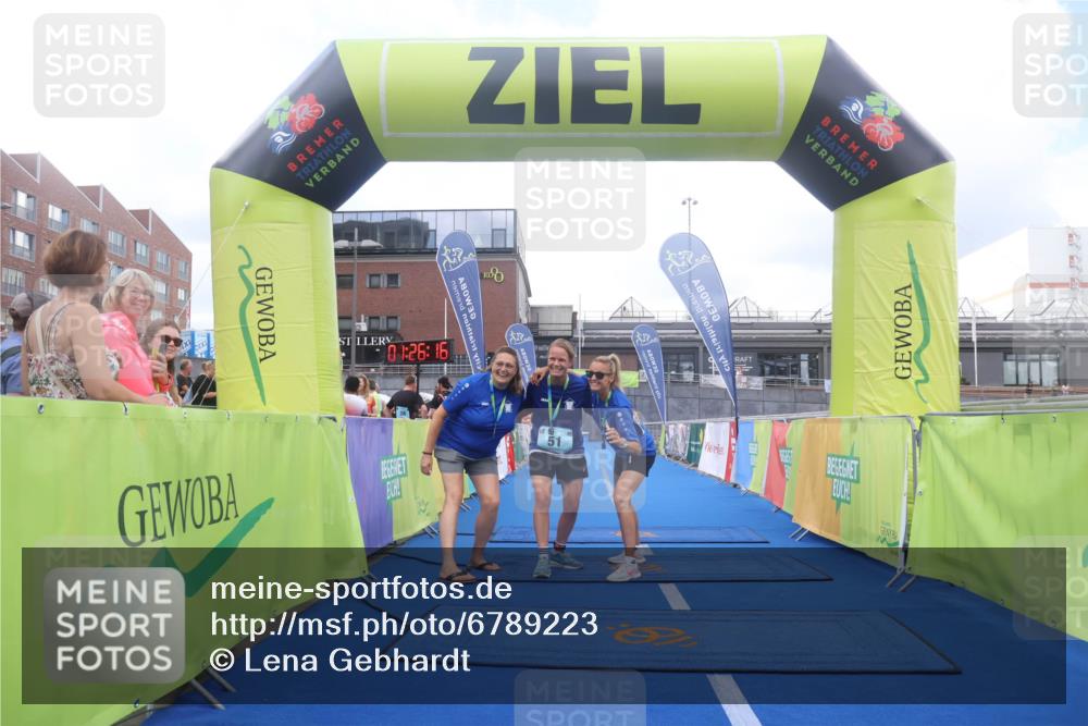 11.08.2024 - GEWOBA Citytriathlon Bremen Lena Gebhardt http://msf.ph/oto/6789223 11.08.2024 11:26:19 Ziel  meine-sportfotos.de
