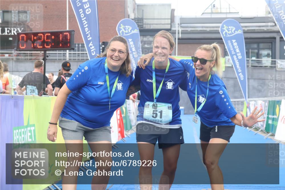 11.08.2024 - GEWOBA Citytriathlon Bremen Lena Gebhardt http://msf.ph/oto/6789226 11.08.2024 11:26:20 Ziel  meine-sportfotos.de