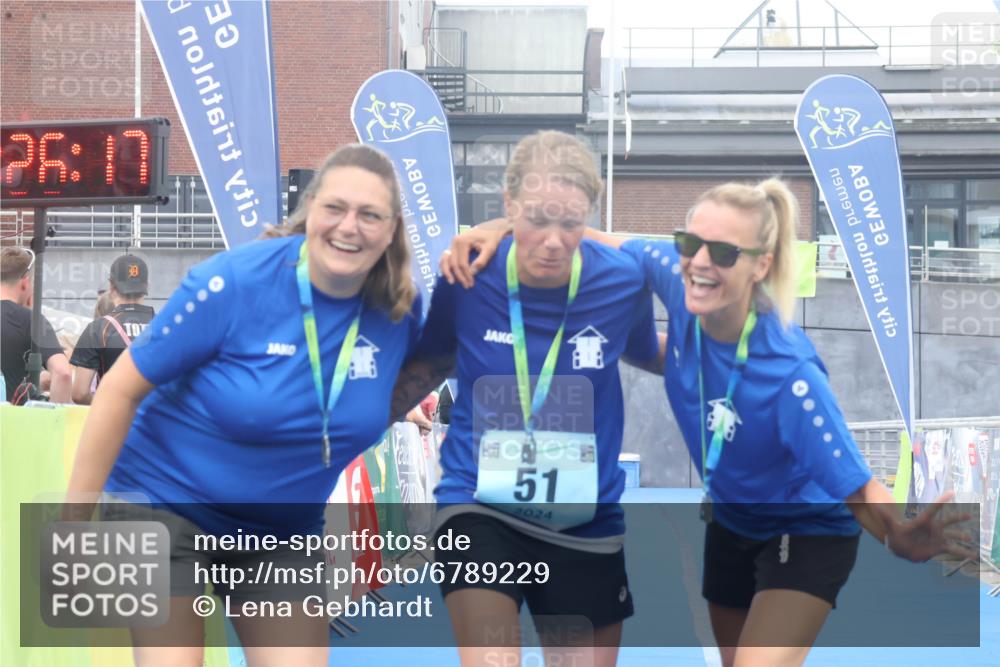 11.08.2024 - GEWOBA Citytriathlon Bremen Lena Gebhardt http://msf.ph/oto/6789229 11.08.2024 11:26:20 Ziel  meine-sportfotos.de