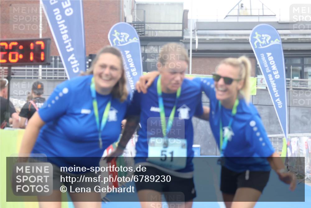11.08.2024 - GEWOBA Citytriathlon Bremen Lena Gebhardt http://msf.ph/oto/6789230 11.08.2024 11:26:20 Ziel  meine-sportfotos.de